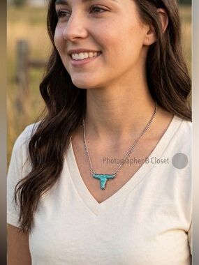 Ariat longhorn necklace with adjustable claw clasp extender